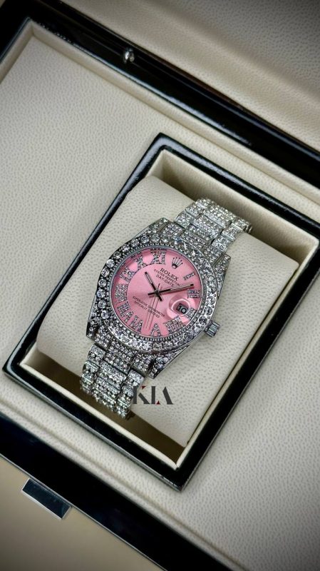 ساعت نگین دار